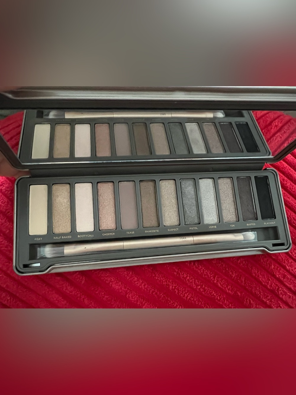 Urban Decay Neutral & Smoky Eyeshadow Palette โ Taupe, Silver, Brown, Black